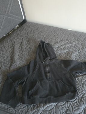 Lululemon Sweatshirt